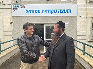 MK Amichai Shikli with the Mayor of Imanuel R' Eliyhu Gafni (Enlarge)